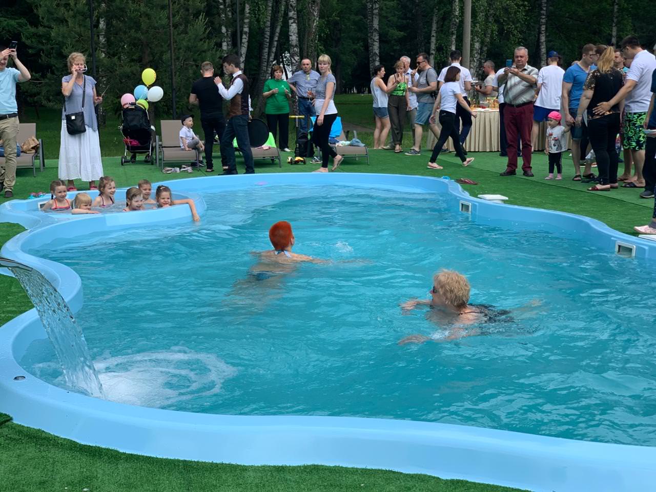 В загородном отеле ZVENIGOROD состоялось открытие бассейна